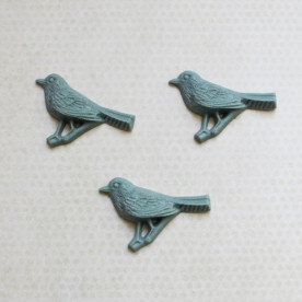 Кабошон Пташка на гілочці, 44х28 мм, сірий