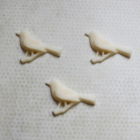 Кабошон Пташка на гілочці, 44х28 мм, білий