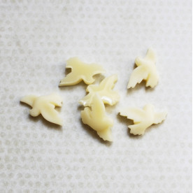 Кабошон Голубки, 13х20 мм, кремовый, 1 шт.