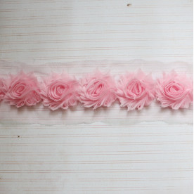 Лента с фигурными цветами, ширина цветка - 6 см, длина 30 см, розовая