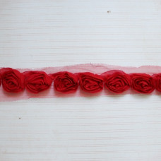 Лента с объемными розами, ширина цветка 4 см, длина 30 см,  красная