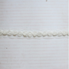 Лента с цветами, ширина цветка 2 см, длина 30 см, цвета слоновой кости