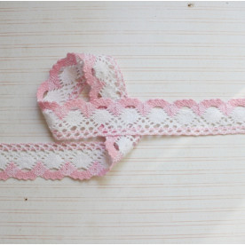 Хлопковое кружево розовое, ширина 4 см, длина 90 см.