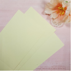 Заготівля для листівки, вертикальна, блідо-жовтий, текстура льон, 290 г / м2, 10х15 см