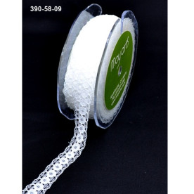 Кружево "Lace Ivory" от May Arts, ширина 1,6 см, длина 90 см