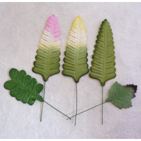Набор 50 декоративных листочков папоротника в нескольких тонах