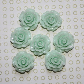 Кабошон Роза светло-зеленого цвета, диаметр 20 мм, толщина 9 мм