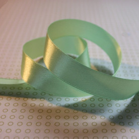 Атласная лента светло-зеленого цвета, длина 90 см, ширина 20 мм
