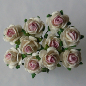 Набір 10 трояндочок 10 мм білого кольору з рожевою серединкою