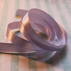 Атласная лента светло-сиреневого цвета, длина 90 см, ширина 10 мм