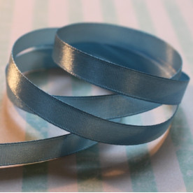Атласная лента голубого цвета, длина 90 см, ширина 10 мм