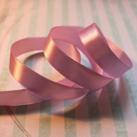 Атласна стрічка рожевого кольору, довжина 90 см, ширина 16 мм