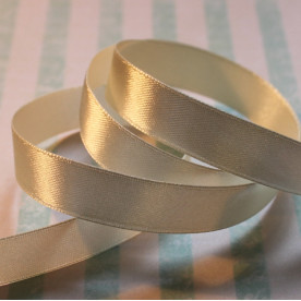Атласная лента кремового цвета, длина 90 см, ширина 12 мм