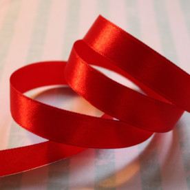 Атласная лента красного цвета, длина 90 см, ширина 12 мм