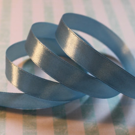 Атласная лента голубого цвета, длина 90 см, ширина 12 мм