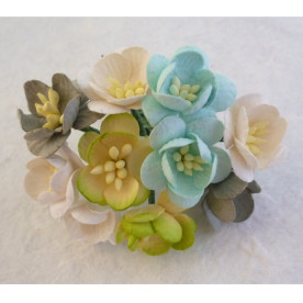 Набір 5 декоративних квіток вишні в зелених і білих тонах