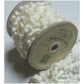 Лента с помпонами белого цвета от Melissa Frances, 90 см