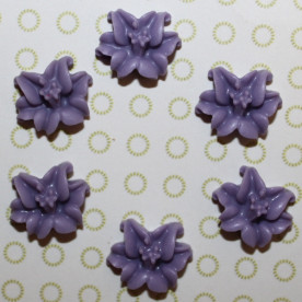 Кабошон Лилия фиолетового цвета, 13 мм, 1 шт