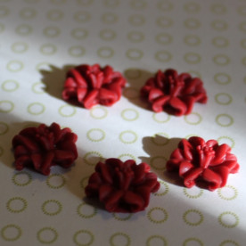 Кабошон Лилия темно-красного цвета, 13 мм, 1 шт