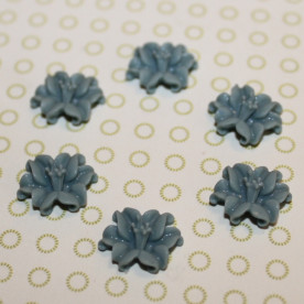 Кабошон Лілія світло-сірого кольору, 13 мм, 1 шт