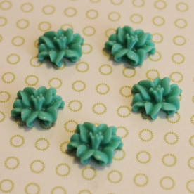 Кабошон Лилия бирюзового цвета, 13 мм, 1 шт