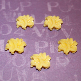 Кабошон Лілія жовтого кольору, 13 мм, 1 шт