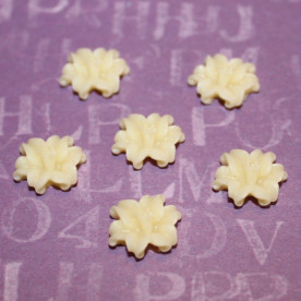 Кабошон Лилия кремового цвета, 13 мм, 1 шт