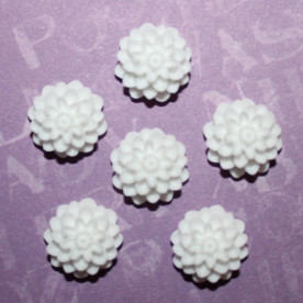 Кабошон Хризантема белого цвета, диаметр 15 мм, высота 8 мм, 1 шт