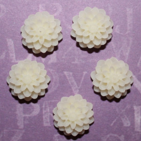 Кабошон Хризантема кремового цвета, диаметр 15 мм, высота 8 мм, 1 шт