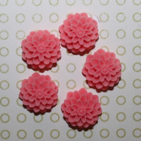 Кабошон Хризантема розового цвета, диаметр 15 мм, высота 8 мм, 1 шт
