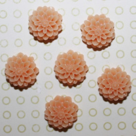 Кабошон Хризантема персикового цвета, диаметр 15 мм, высота 8 мм, 1 шт