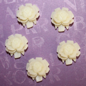 Кабошон Розочка кремового цвета, диаметр 15 мм, высота 5 мм, 1 шт