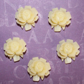 Кабошон Троянда кремового кольору, діаметр 15 мм, висота 5 мм, 1 шт