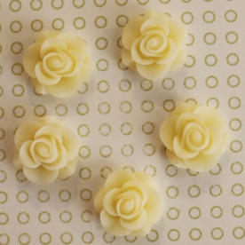 Кабошон роза кремового цвета, диаметр 20 мм, толщина 9 мм