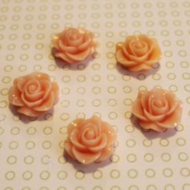 Кабошон троянда абрикосового кольору, діаметр 20 мм, товщина 9 мм
