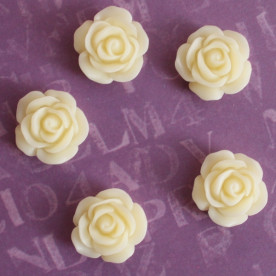 Кабошон розочка цвета слоновой кости, диаметр 17 мм, толщина 7 мм