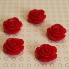 Кабошон трояндочка яскраво-червоного кольору, діаметр 17 мм, товщина 7 мм