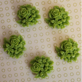 Кабошон букетик зеленого цвета, ширина 25 мм, толщина 7 мм, 1 шт