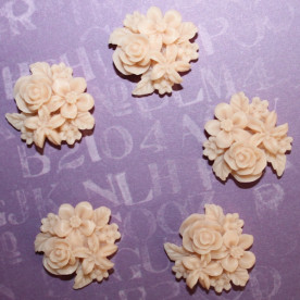 Кабошон букетик нежно-розового цвета, ширина 25 мм, толщина 7 мм, 1 шт