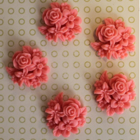 Кабошон букетик розового цвета, ширина 25 мм, толщина 7 мм, 1 шт