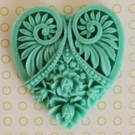 Кабошон Ажурне Серце бірюзового кольору, 5,0х4,5 см, висота 4 мм, 1 шт 