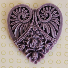 Кабошон Серце фіолетового кольору, 5,0х4,5 см, висота 4 мм, 1 шт