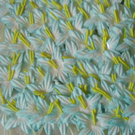 Набор 10 декоративных цветков гладиолуса бело-голубого цвета