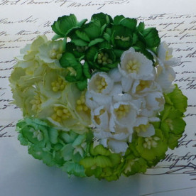 Набір 5 декоративних квіток вишні в зелених тонах