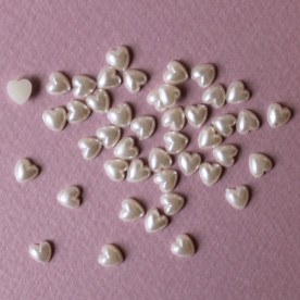 Набор перламутровых половинок сердечек 6 мм кремового цвета, 25 шт