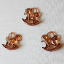 Акриловая подвеска "Лошадка" коричневого цвета, 29х27х10 см