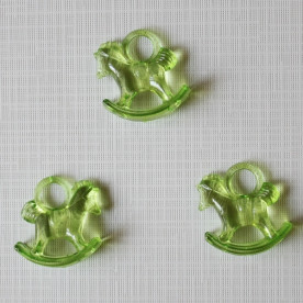 Акрилова підвіска "Конячка" салатового кольору, 29х27х10 см