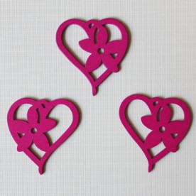 Дерев'яне сердечко з квіткою малинового кольору, 48х38 мм, 1 шт