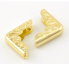 Декоративні куточки кольору золота, 16х16х4 мм, 4 шт