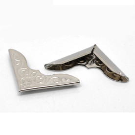 Декоративные уголки цвета серебра, 32х23х3 мм, 8 шт